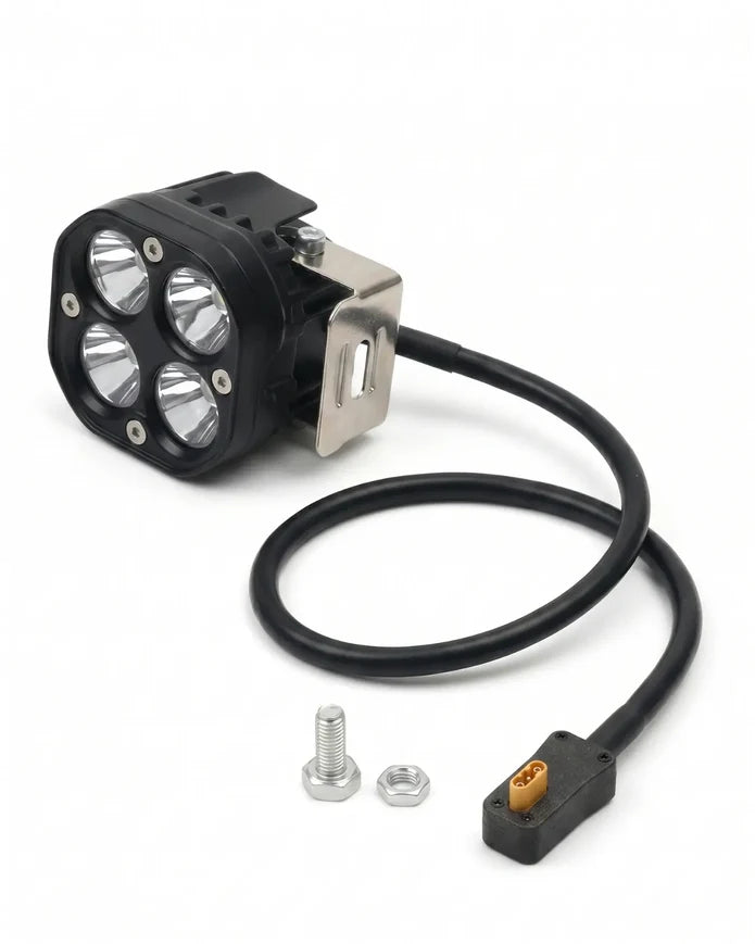 TRACKR360 Nightwatch L140 spotlight with cable and mounting hardware